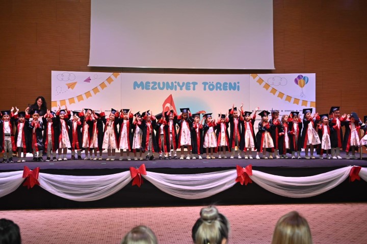 Kepezin Erenkoy Nasreddin Hoca Kresinde Mezuniyet Sevinci 4 (Small)