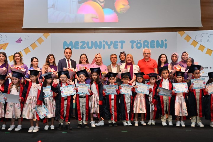 Kepezin Erenkoy Nasreddin Hoca Kresinde Mezuniyet Sevinci 9 (Small)