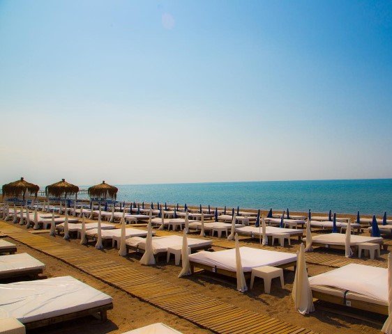 Mai̇ Tai̇ Beach (Small)