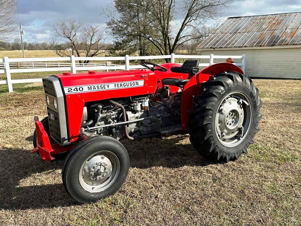 Massey Ferguson 240