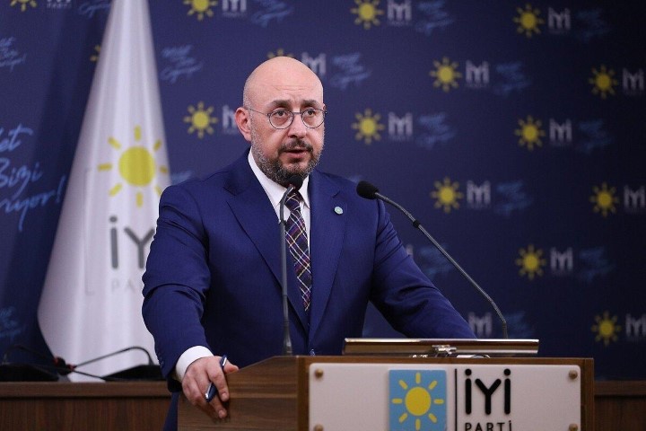 Uğur Poyraz (Small)-1