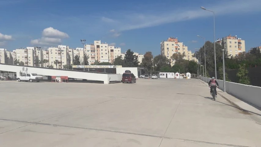 Antalya Kapalı Spor Salonu Hastane Çalışanlarının İşgali Aşrında… Vatandaşlar İsyan Etti 3 (Small)