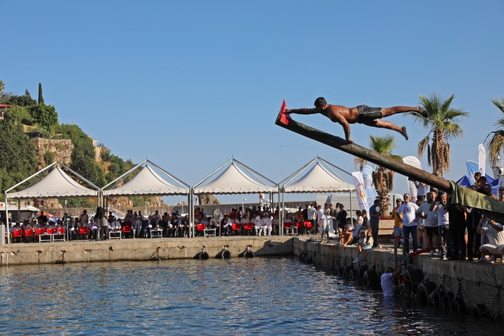 Antalya'da Denizcilik Ve Kabotaj Bayramı Coşkuyla Kutlandı (12) (Small)