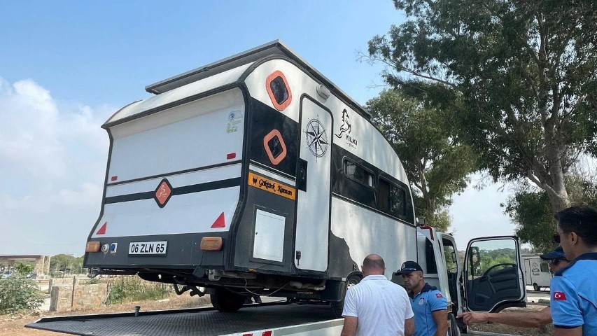 Antalya’nın Lara Halk Plajı Karavan İşgalinden Kurtuldu2 (Small)