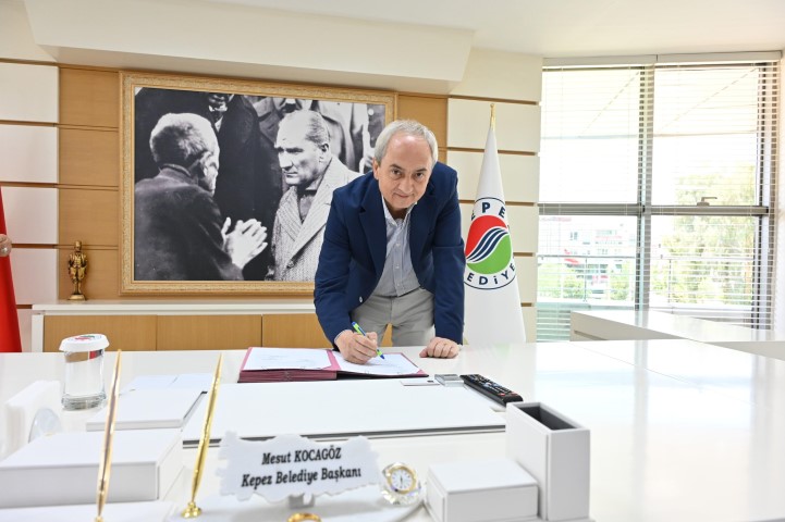 Baskan Kocagoz Personelinin Yuzunu Guldurdu 4 (Small)