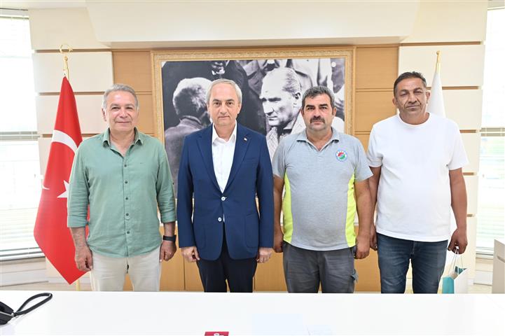 Baskan Kocagozden, Duyarli Personele Odul 5 (Small)