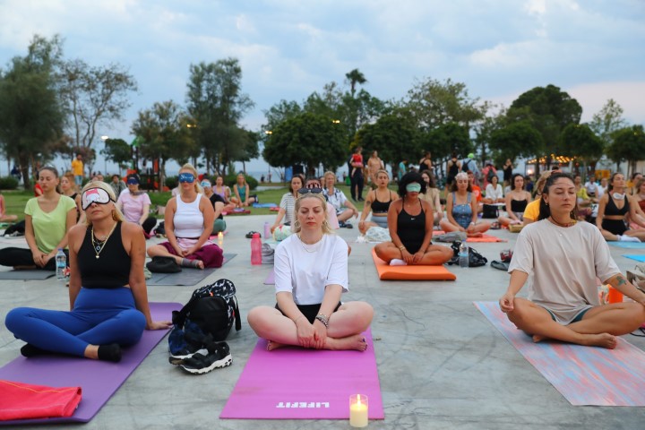Beach Park Yoga (3) (Small)