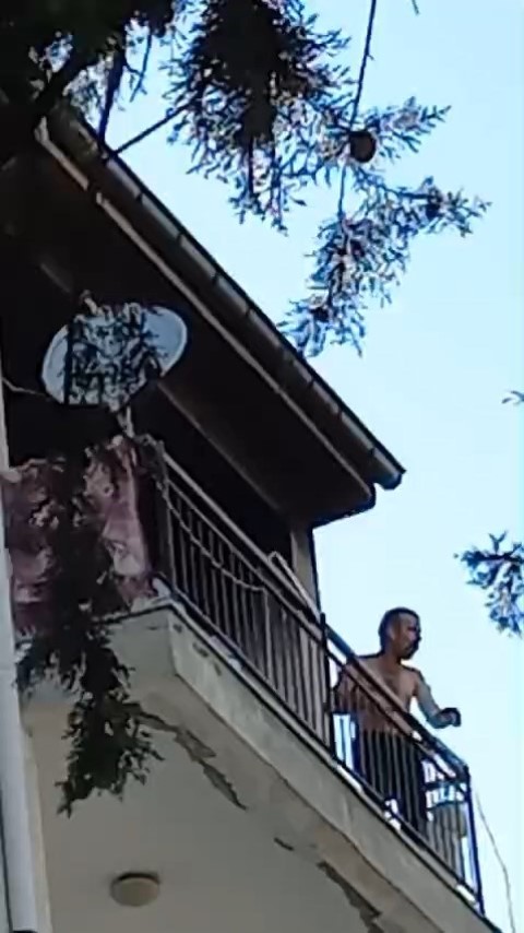 Cinnet Geçiren Adam (3)