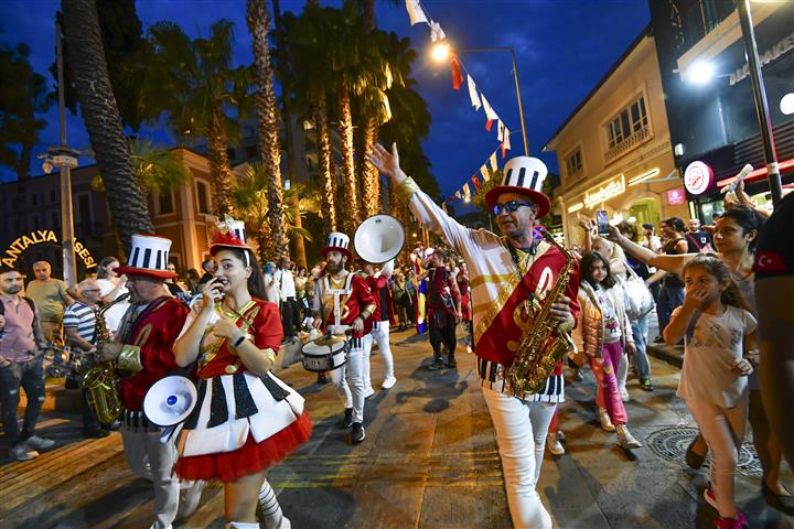 Kalei̇çi̇ Festi̇vali̇ Kortej12 (Small)