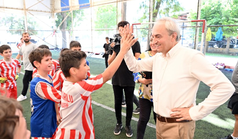 Kepezli Cocuklar Baskan Kocagozle Mutlu 2 (Small)