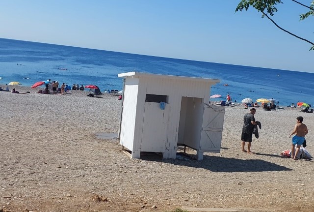 Konyaalti Sahili Dus Ve Soyunma Kabinleri Yetersiz (8)