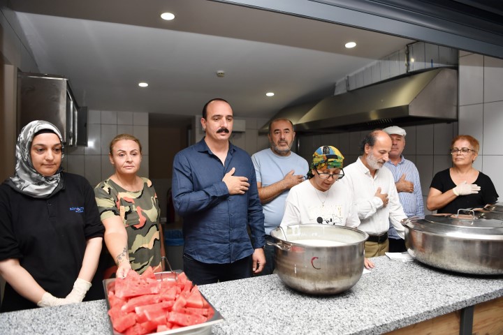 Konyaalti’nda Aşure Lokmasi (1) (Small)