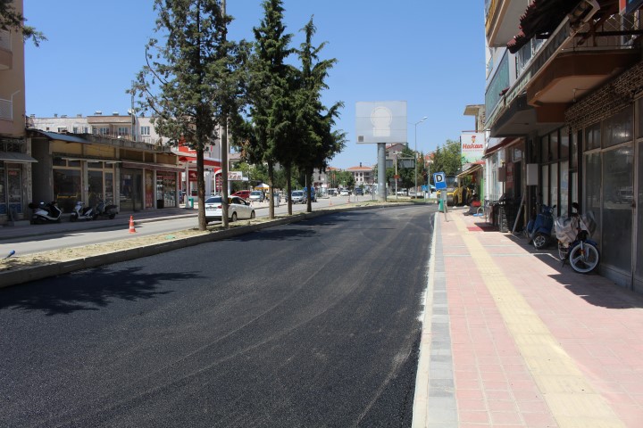 Korkuteli İstiklal Caddesi Asfaltlanıyor (9) (Small)