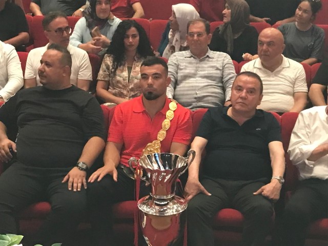 Yusuf Can Zeybek Antalyada (6) (Small)