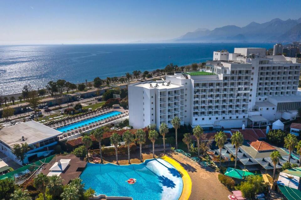 Antalya’da Turizm Değişti… Oteller Boş Kaldı Ama Kiralık Evler Revaçta 4