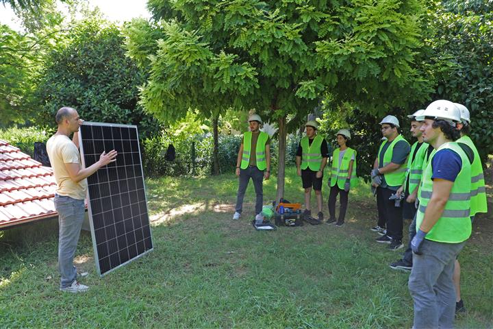 Güneş Enerjisi Okulu Projesinde Uygulamalı Eğitim Başladı (1) (Small)