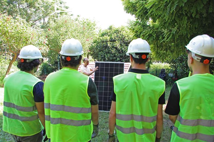 Güneş Enerjisi Okulu Projesinde Uygulamalı Eğitim Başladı (2) (Small)