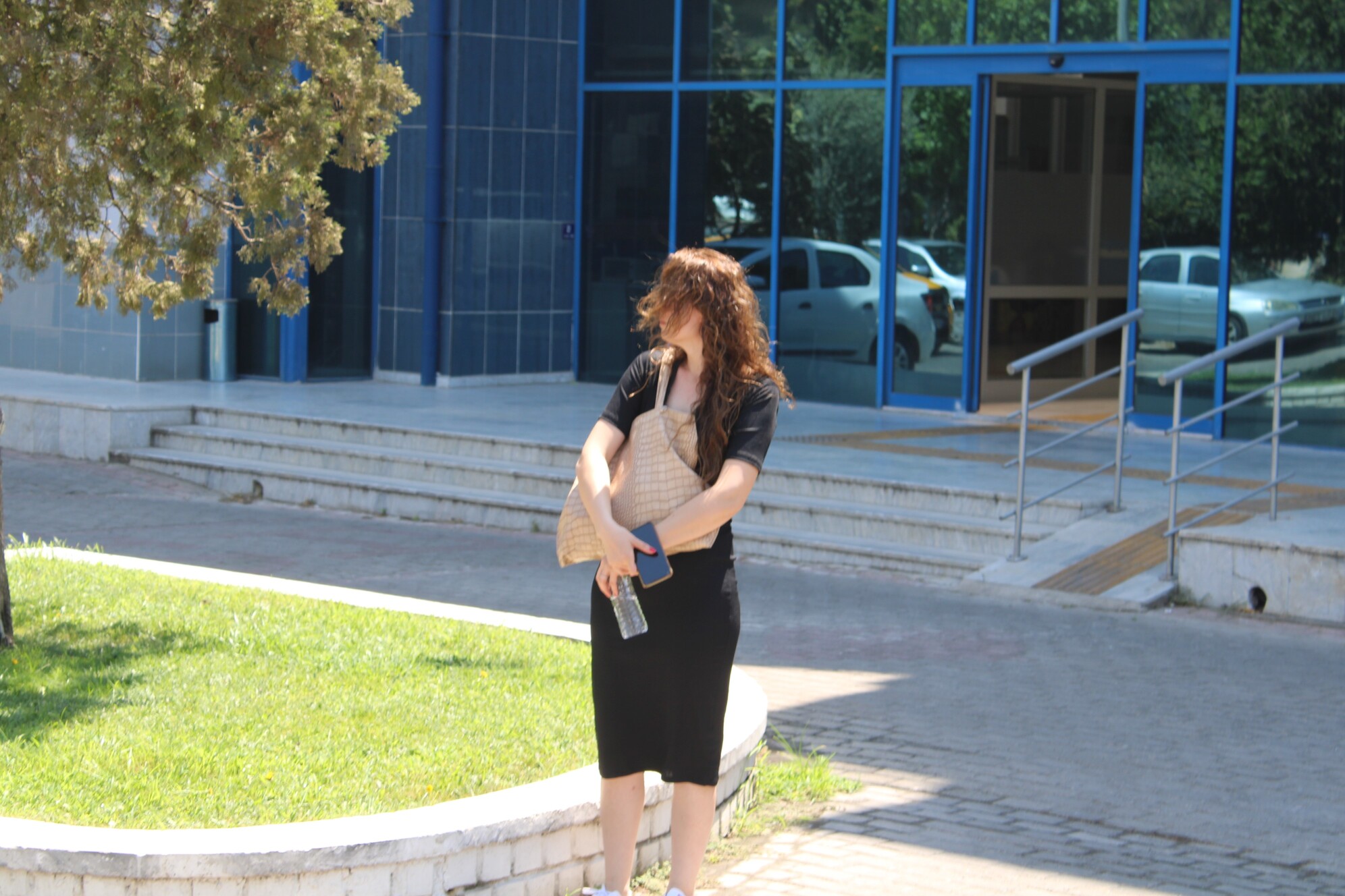 Kapı Önünde Mesai (3)