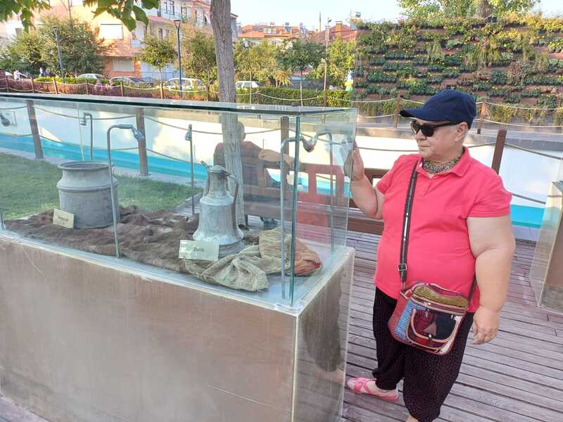 Tarihini Geri Istiyor (1)