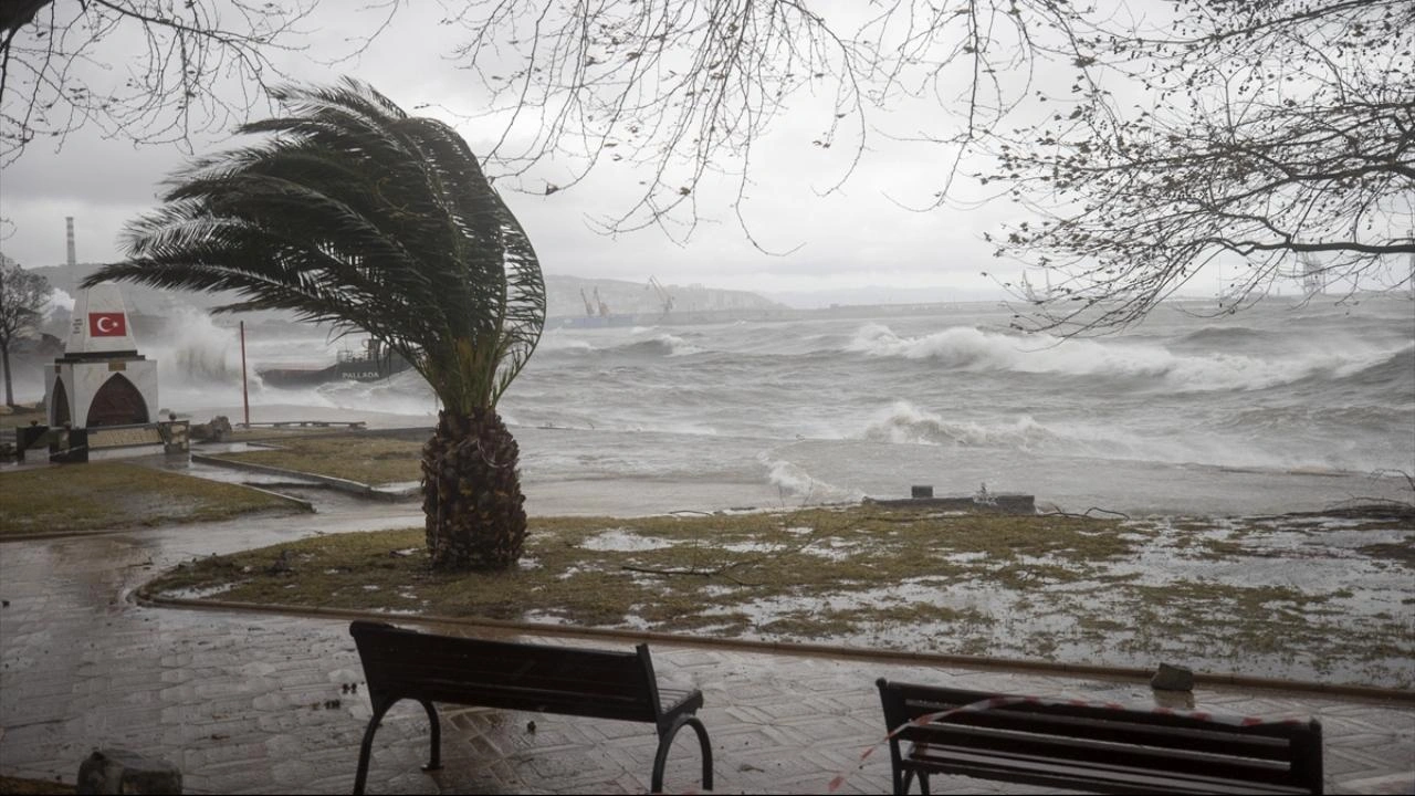 Meteoroloji Acikladi Sicakliklar Yerini Saganak Ve Firtinaya Birakiyor 26 Haziran 2024 Bugun Hava Nasil Olacak Yagmur Var Mi Hava Ruzgarli Mi J20L