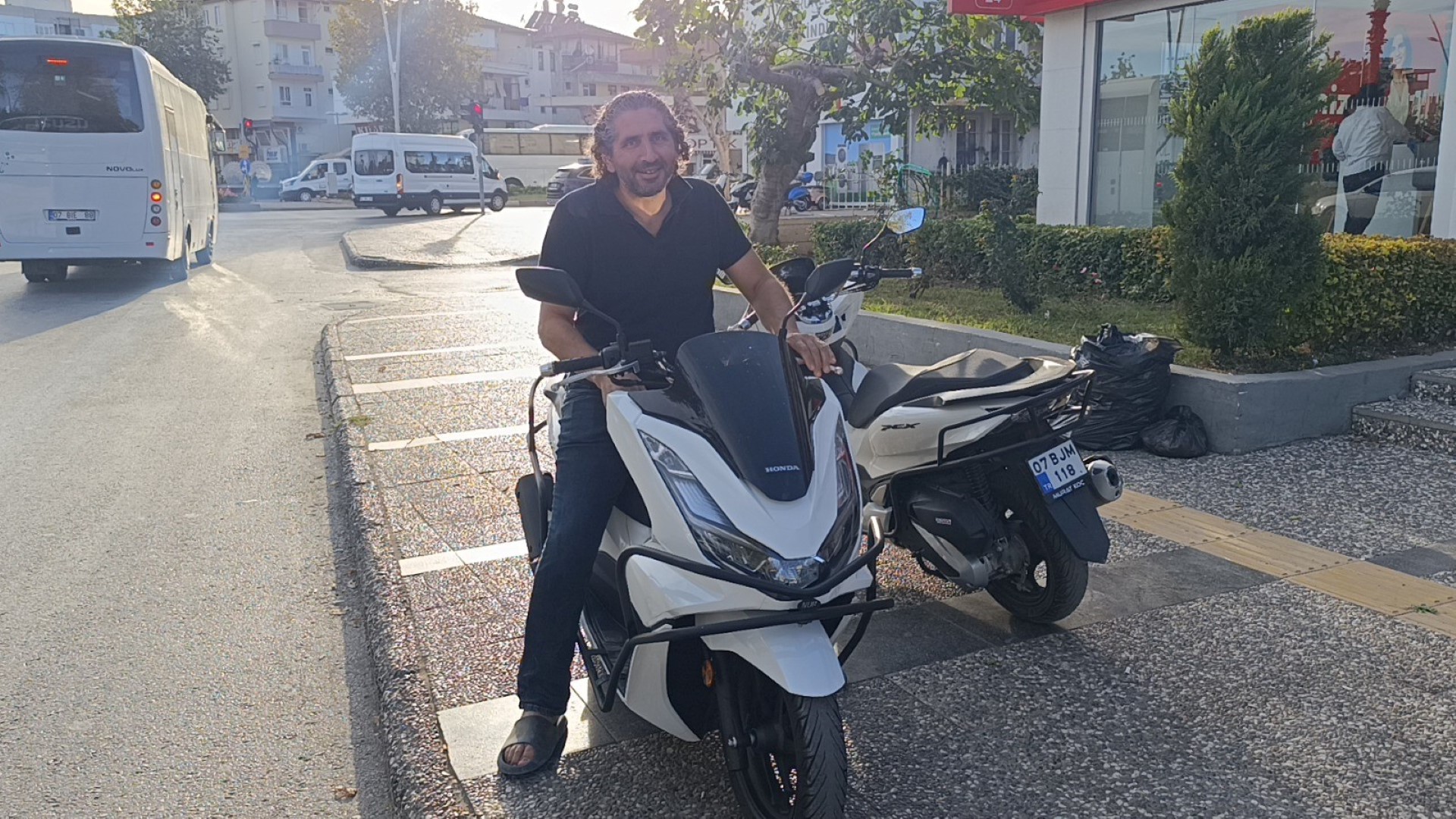 Başka Motosiklete Bindi (4)