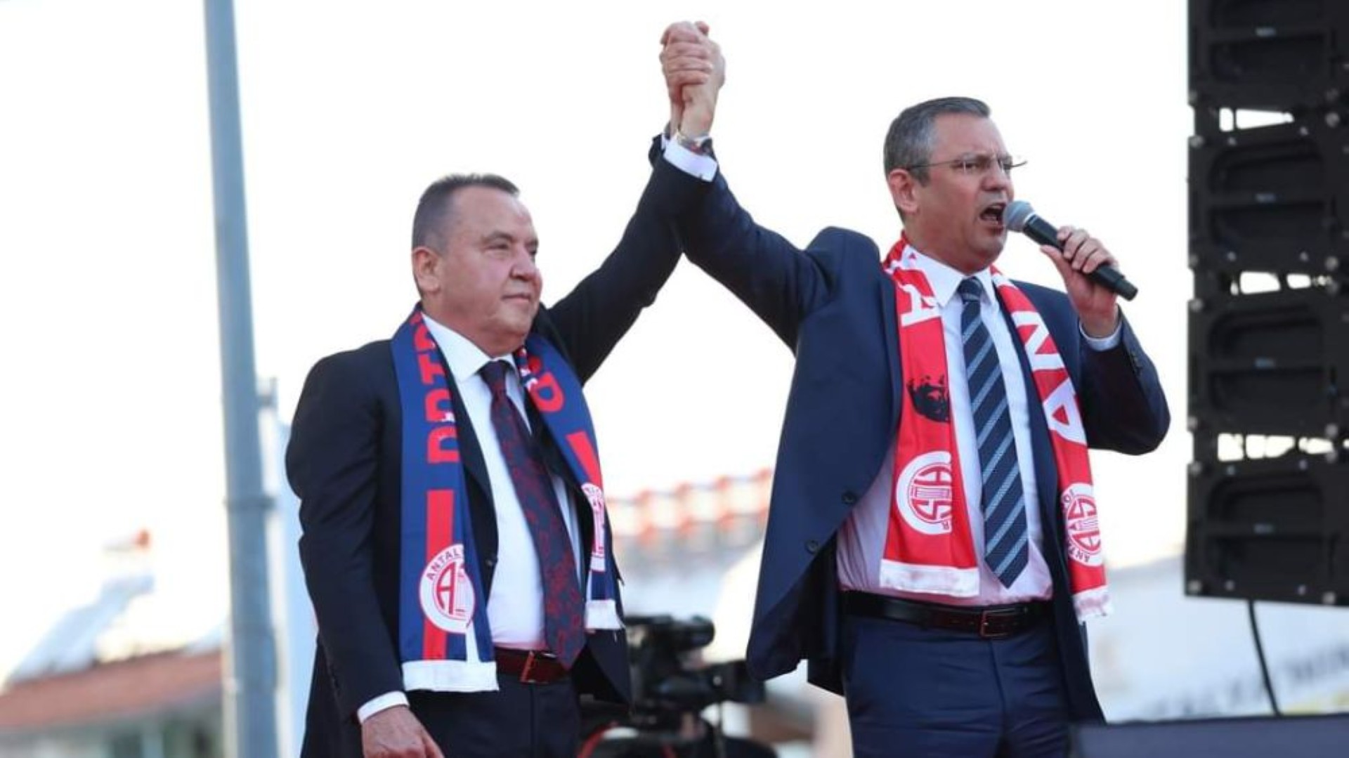 Chp Lideri Ozel Muhittin Bocek I Bir Kez Daha Antalya Da Zaferle Tanistiracagiz (Large)