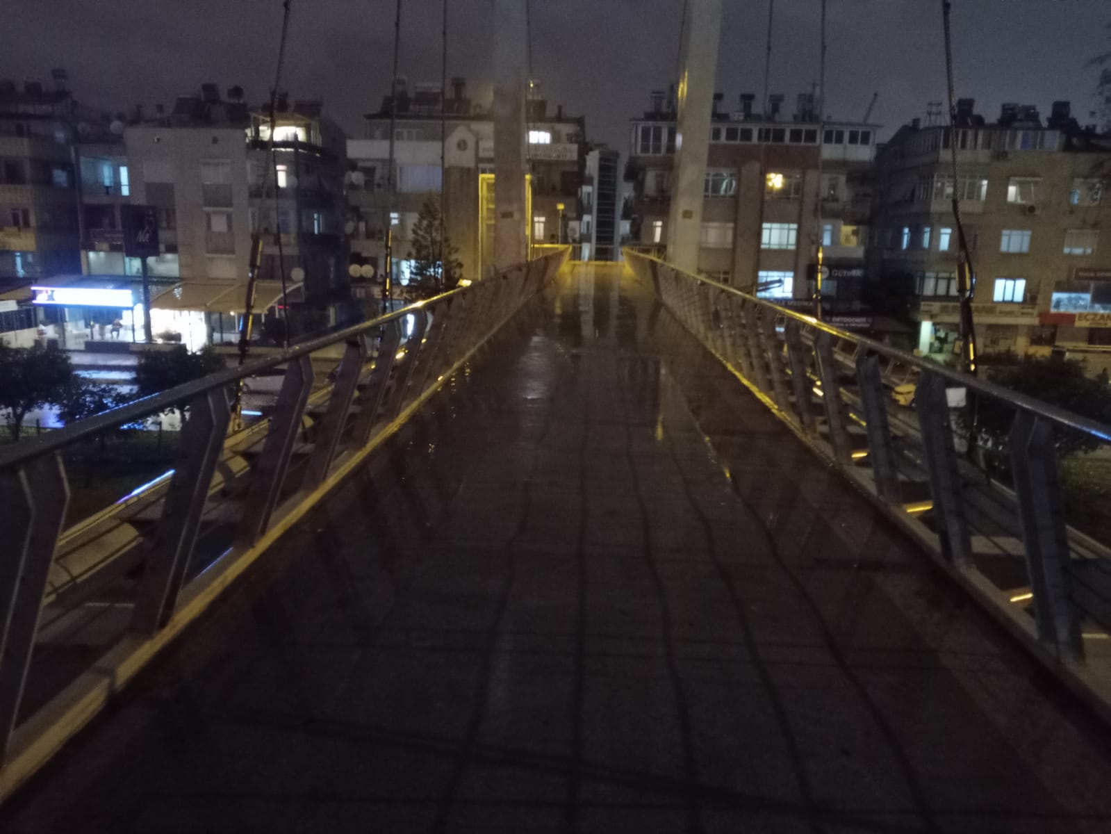 Antalya'da Çatısız Üst Geçitler (2)