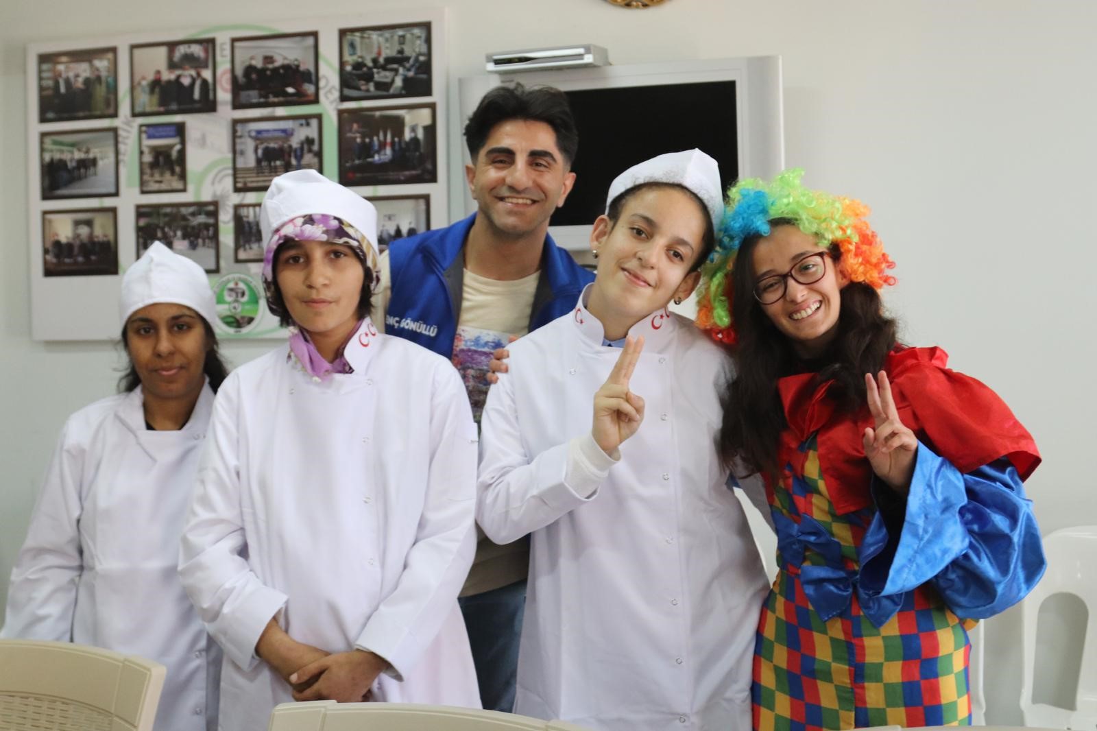 Hayallerindeki Mesleklerle Ilgili Kıyafetler Giyip Diplomayı Meslek Sahiplerinden Aldılar (2)