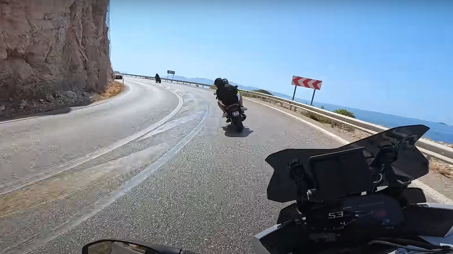 Hızlı, Yaşlı Ve Çılgın 74 Yaşında 900 Cc Motosikleti Sürüyor, Yaptıklarını Görenler Hayrete Düşüyor (8)