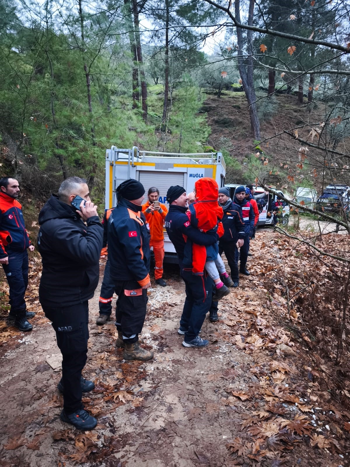 Muğla'da Kayıp Alzaymır Hastası Kadın Ve Torunları Sağ Salim Bulundu (1)