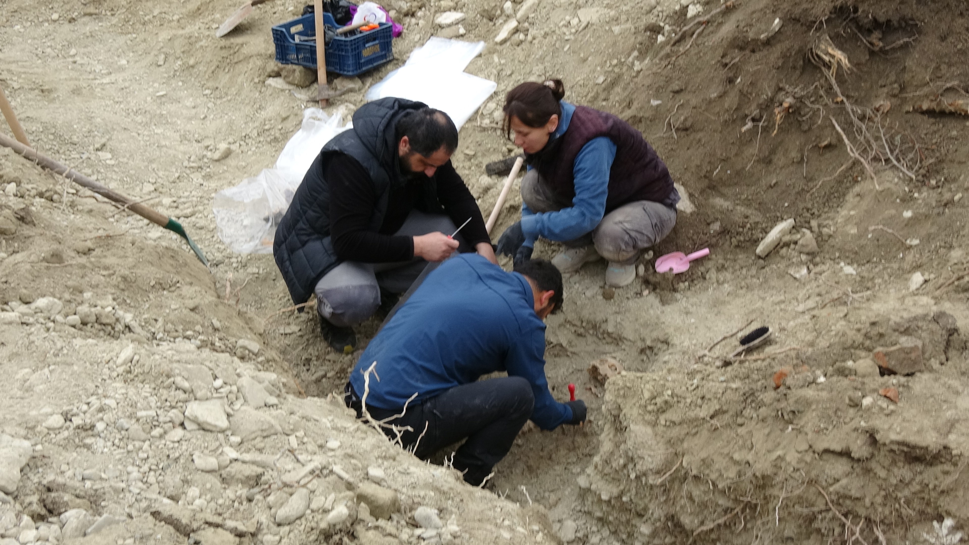 Okul Bahçesinde Kemik (2)
