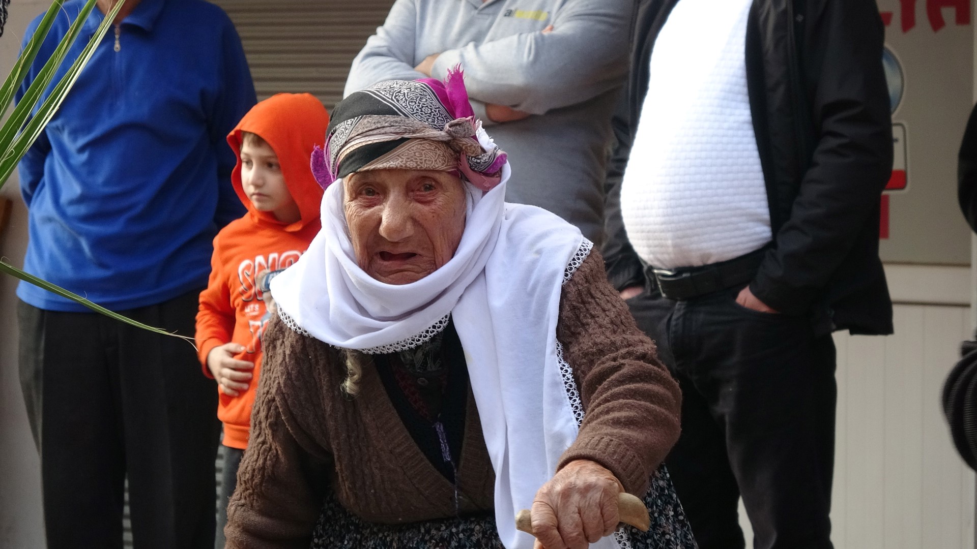 Yanginda Mahsur Kalan Komsulari Icin Goz (1)
