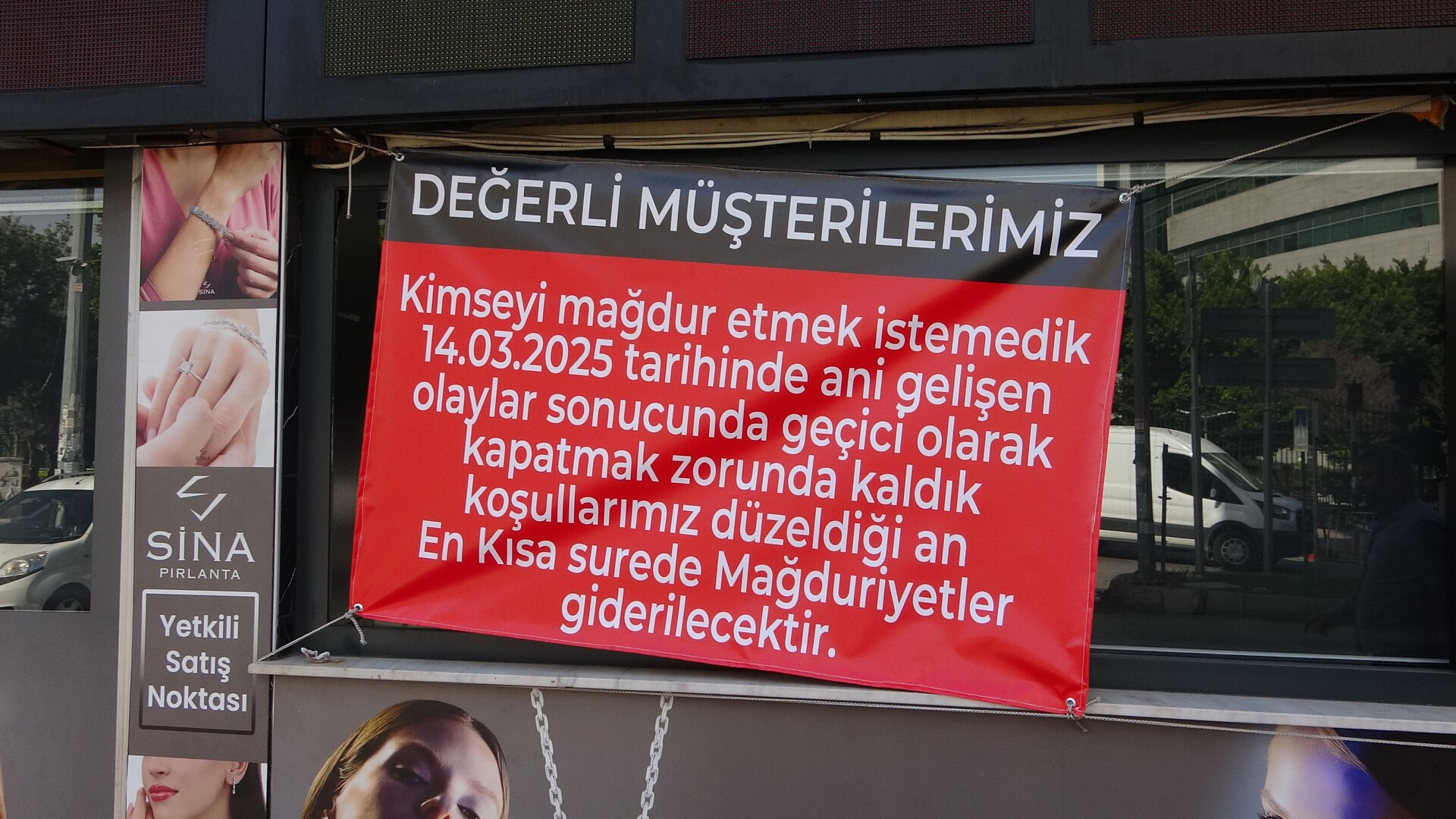 120 Milyon Lira Vurgun Yaptığı Iddia Edilen Kuyumcu Afişle Mesaj Verdi (3)