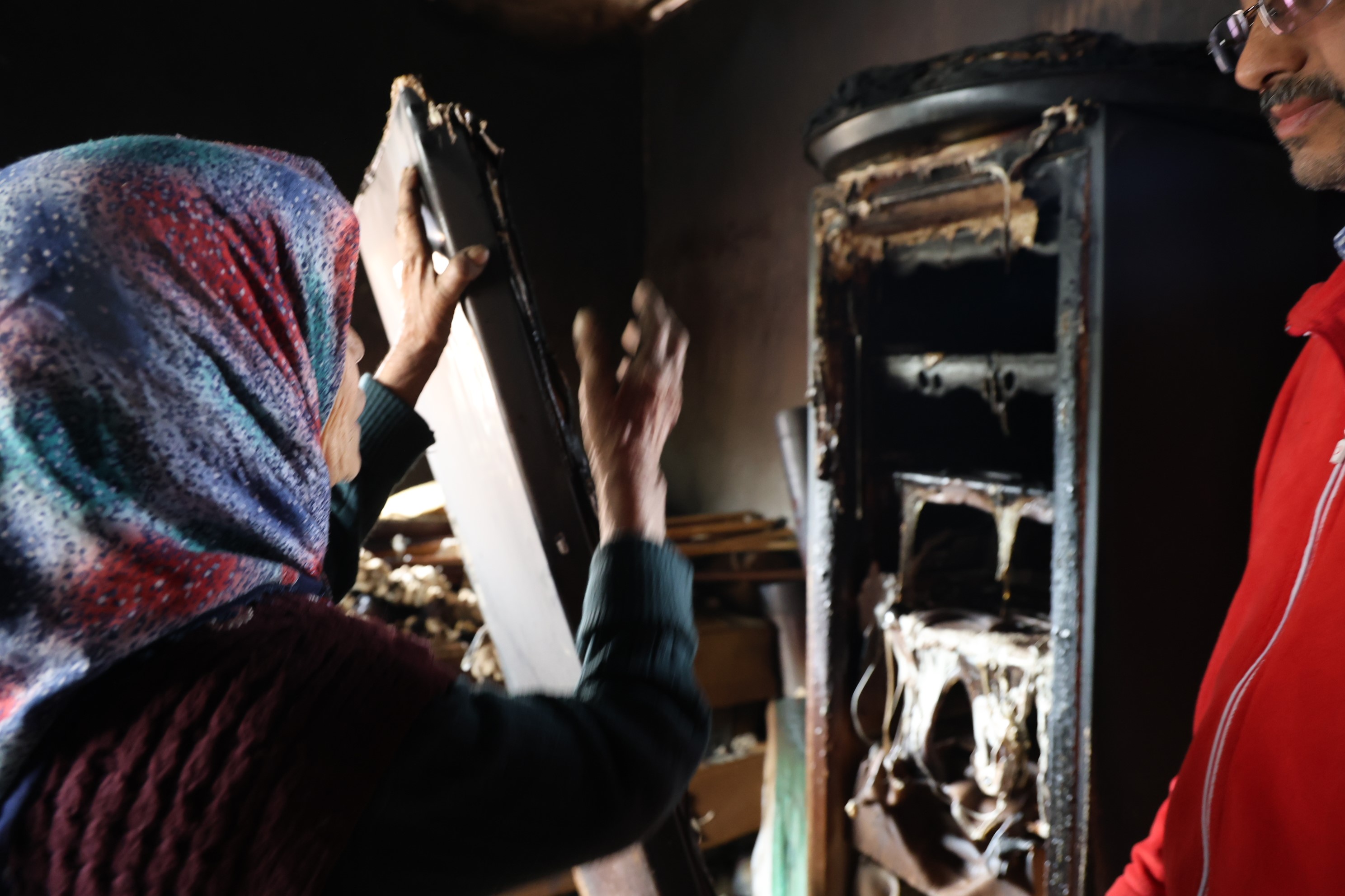 Acı Hayat Tarım Işçisi Annenin Evi Kül Oldu, Oğluna Aldığı Çeyizler De Yandı (3)