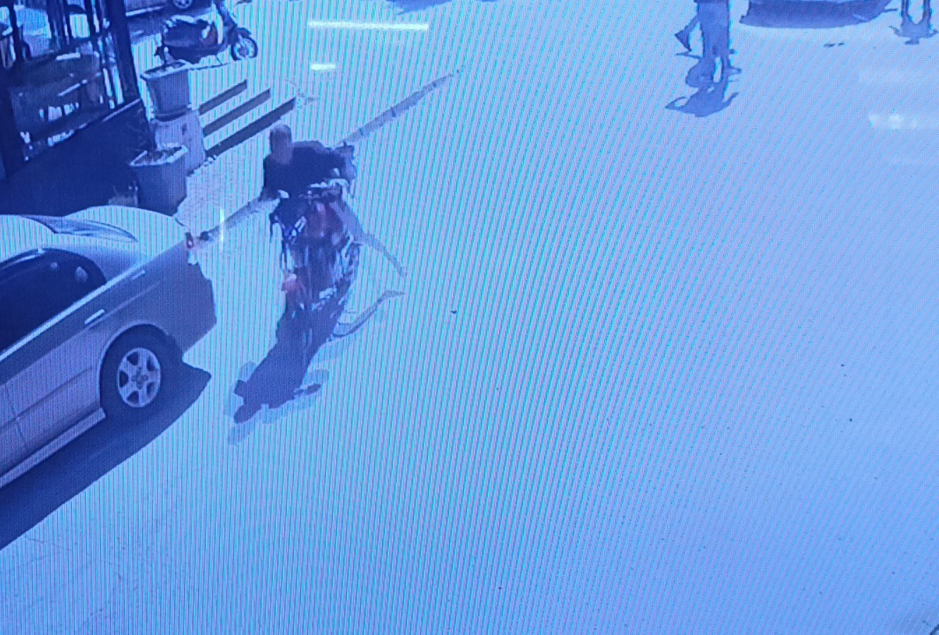 Acısını Unutup Motosikleti Kaçırdı, Tedavi Için Yaya Olarak Geri Geldi (2)
