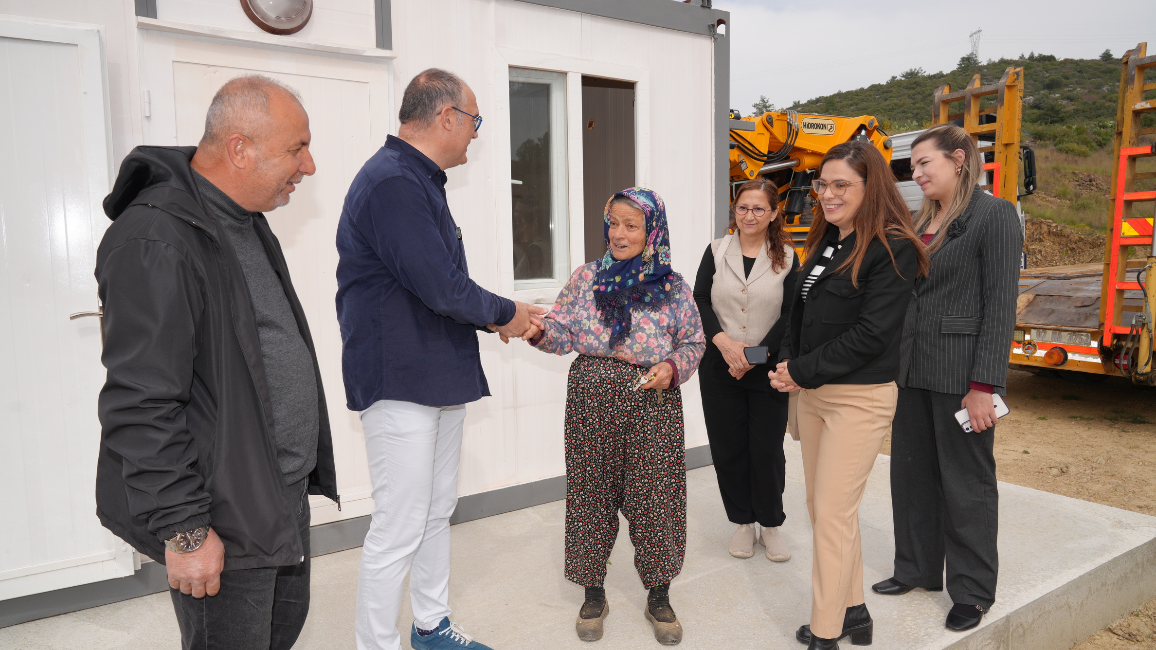 Alanya Belediyesi’nden Zor Şartlarda Yaşayan Fatma Teyze’ye Konteyner Ev (11)