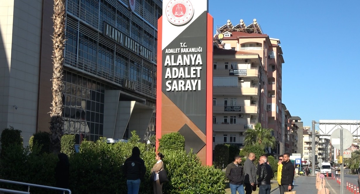 Alanya’da 'Vurgun Operasyonu'nda Yakalanan 7 Şüpheli Adliyeye Sevk Edildi (1)