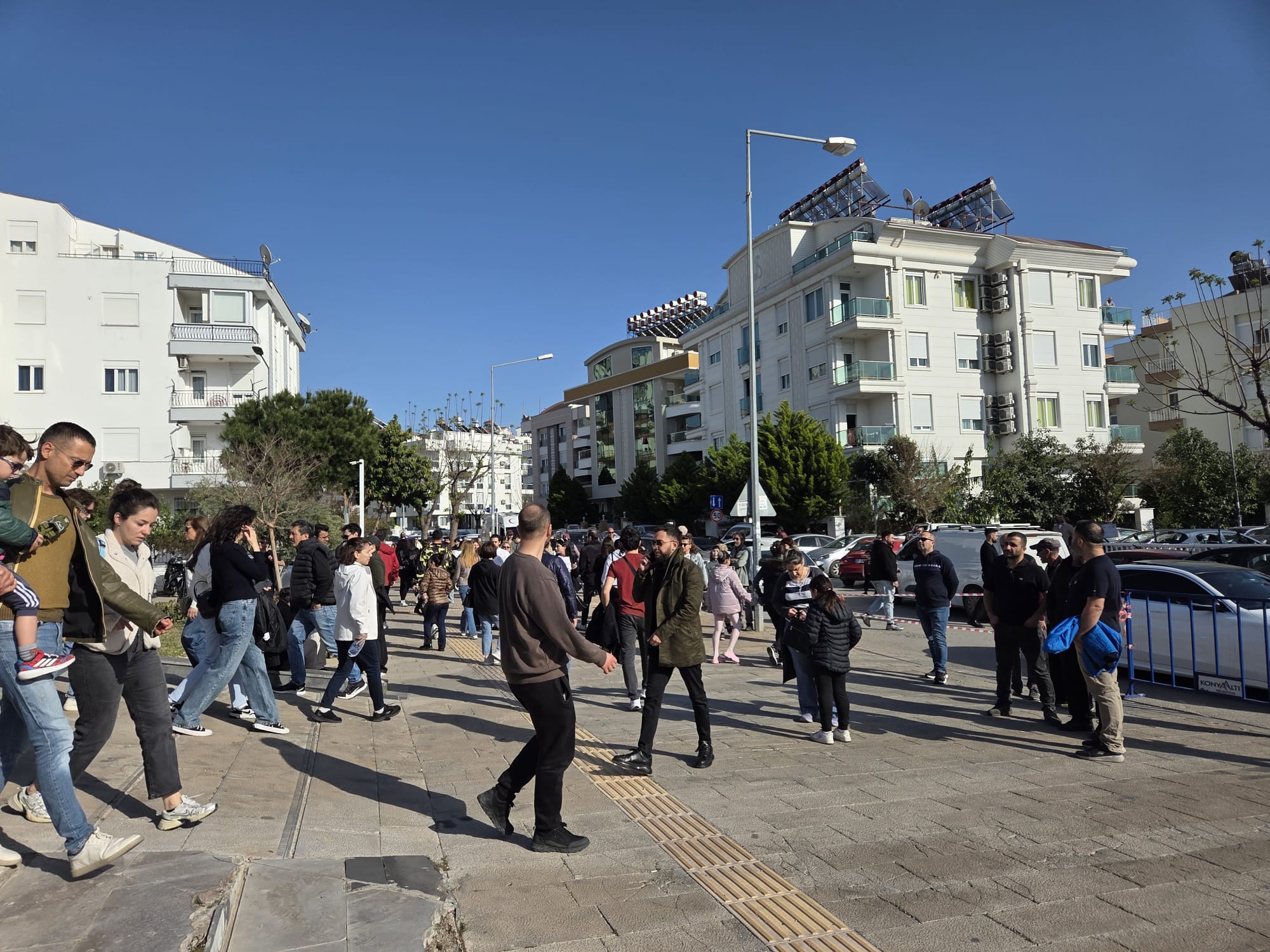 Antalya’da Chp Önseçimi… Yoğun Katılım Nedeniyle Süre Saat 19’A Kadar Uzatıldı (11)