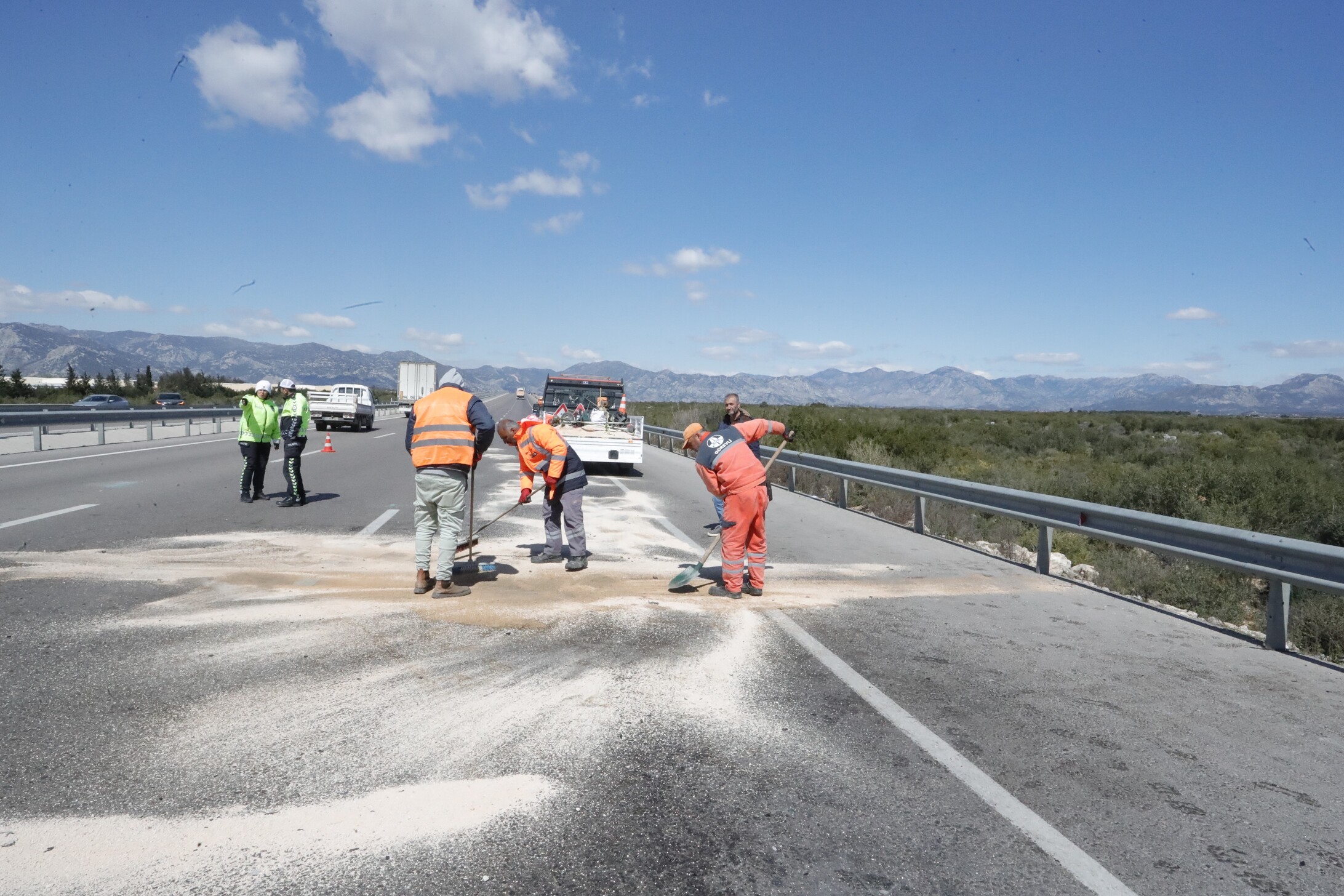 Antalya'da Feci Kazada; 1 Kişi Hayatını Kaybetti, 2 Kişi Yaralandı (4)