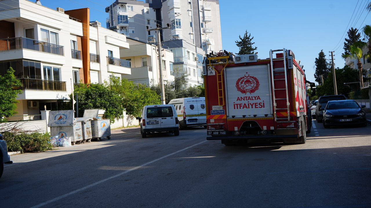 Antalyada Gardirop Icinde Intihar Etti (2)