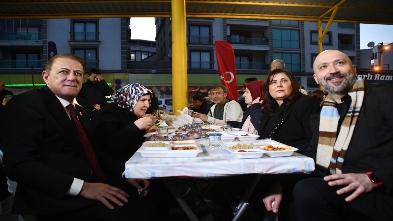 Aydin Buyuksehir Belediyesi Iftar (3)-2