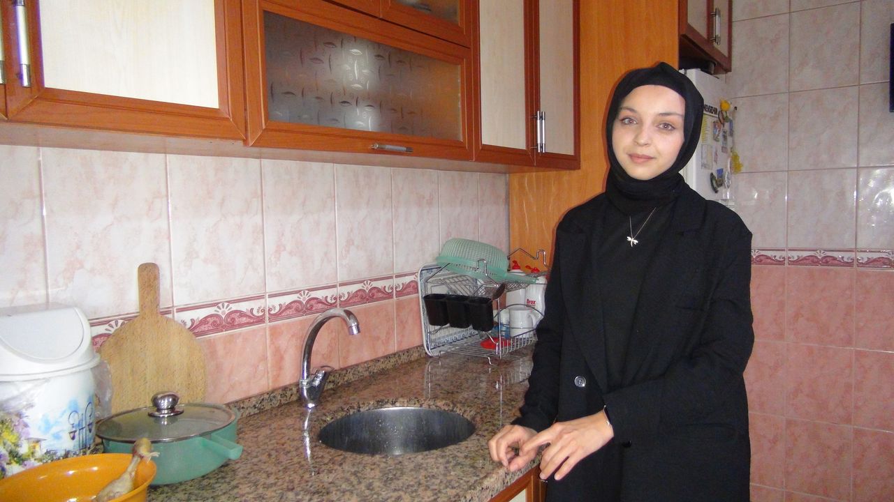 Ayse Ogretmen (1)