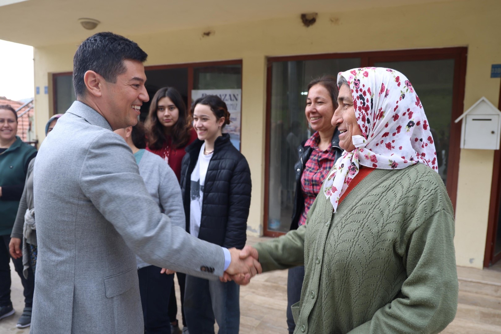 Başkan Ünlü, Vatandaşlarla Bayramlaştı (4)