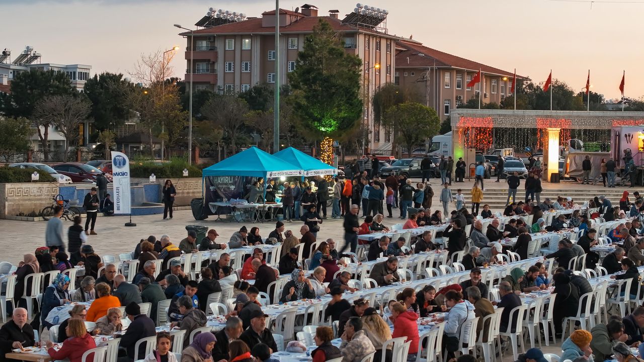 Didim Belediyesinin Iftarlarina Rekor Katilim (2)