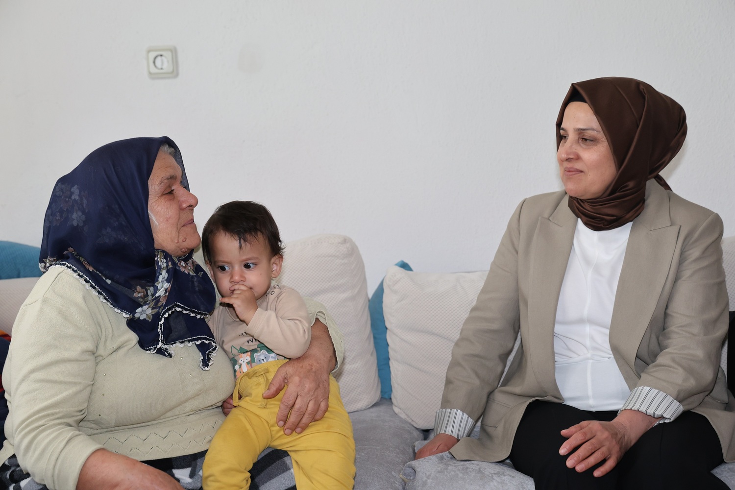 Emine Yıldırım’dan Yaşlılara Saygı Haftası’nda Anlamlı Ziyaret (4)