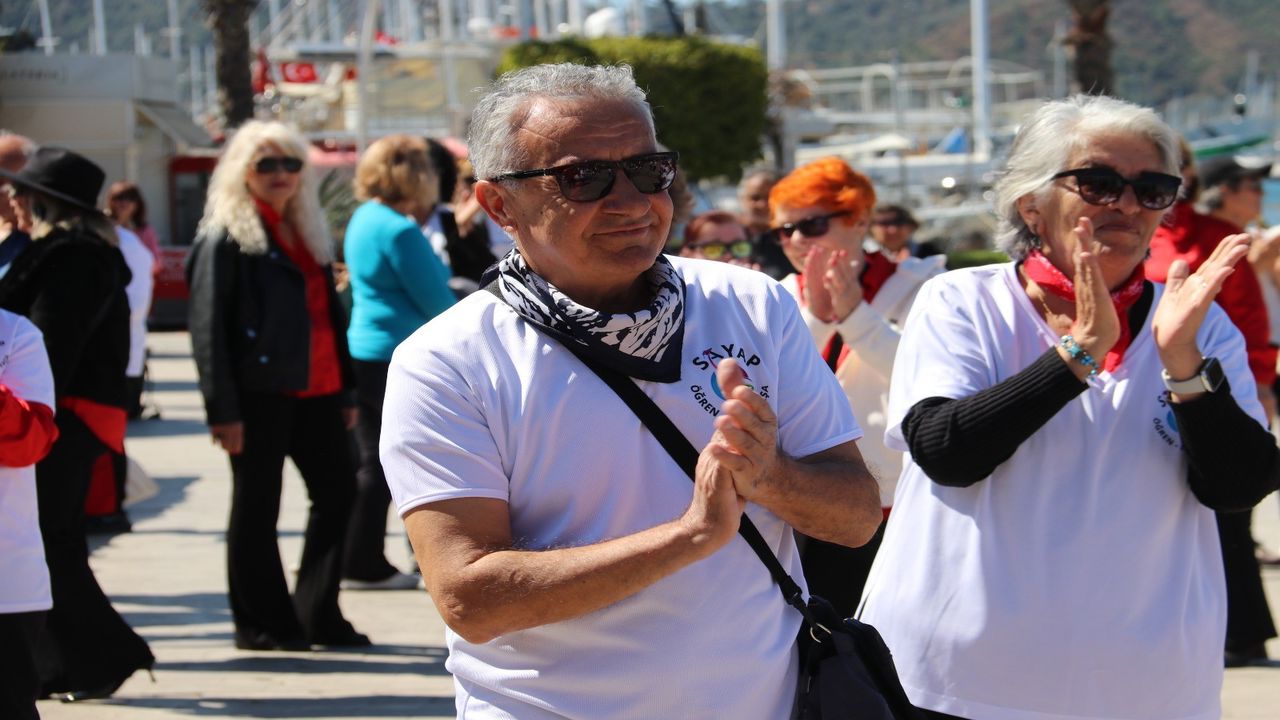 Fethiye Yaslilara Saygi Haftasi (1)