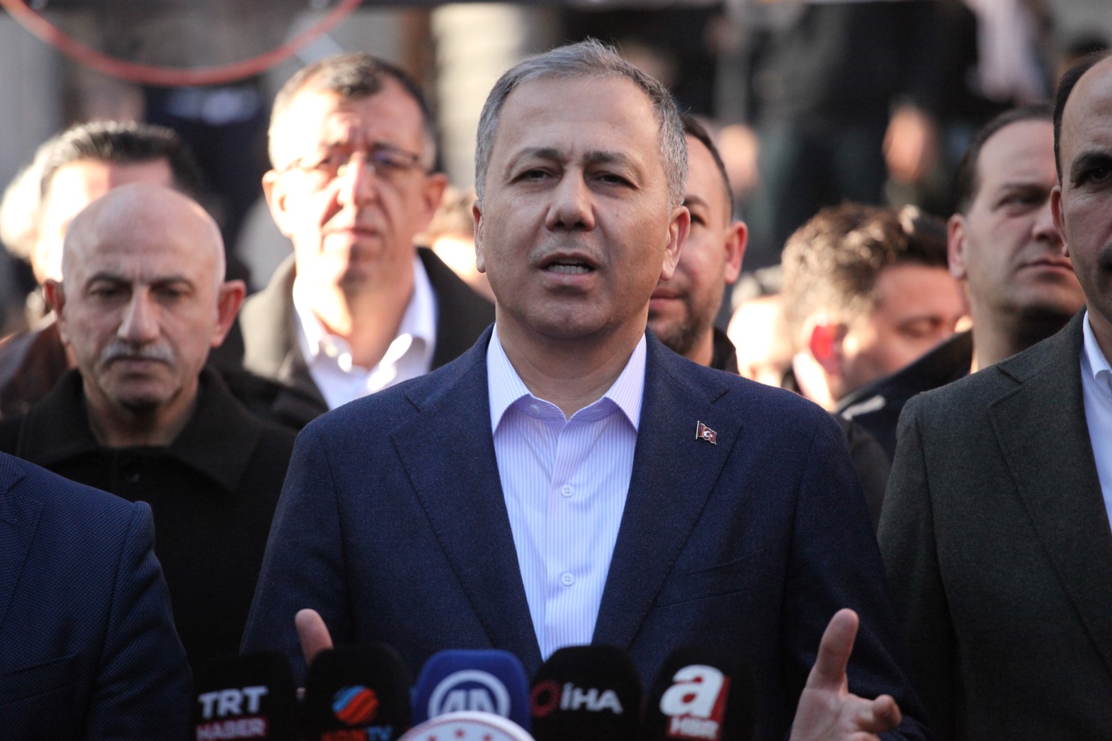 Iç Işleri Bakınından Uyarı (3)