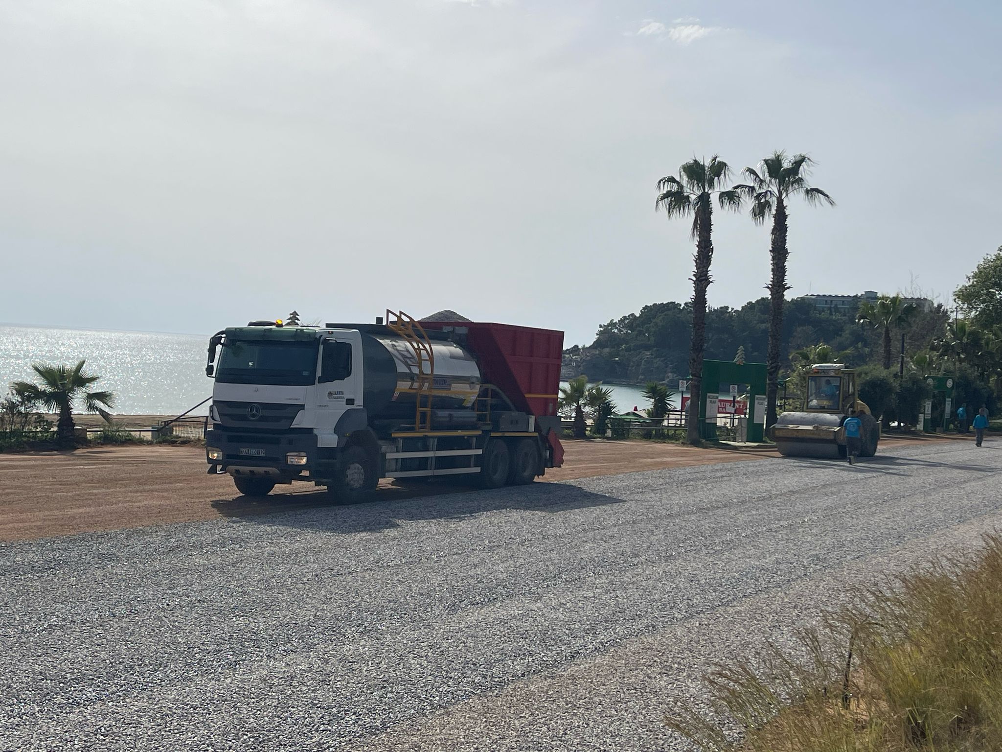 İncekum Mahallesi’nde 6 Bin Metrekarelik Otopark Alanına Asfalt (10)