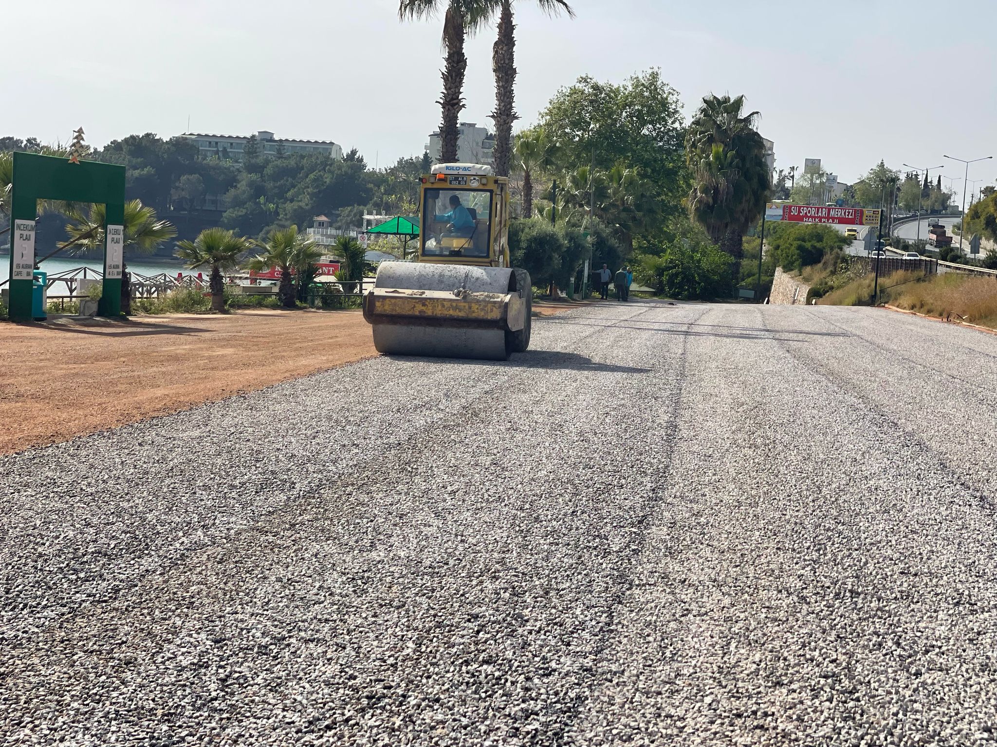 İncekum Mahallesi’nde 6 Bin Metrekarelik Otopark Alanına Asfalt (9)