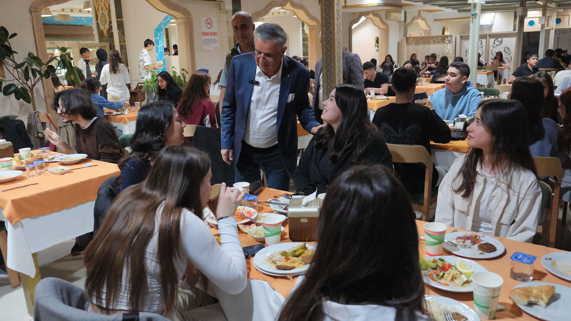 Kemer Belediye Başkanı Necati Topaloğlu’ndan Öğrencilere Iftar Yemeği (4)